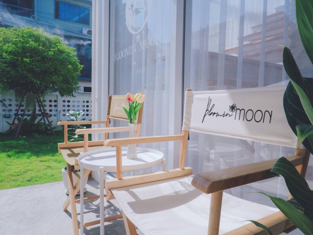 Bloomin' Moon Hostel & Cafe, Chiang Mai Old Town Exterior foto